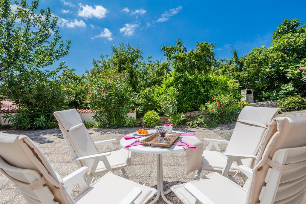 Ava Apartments Omišalj Buitenkant foto