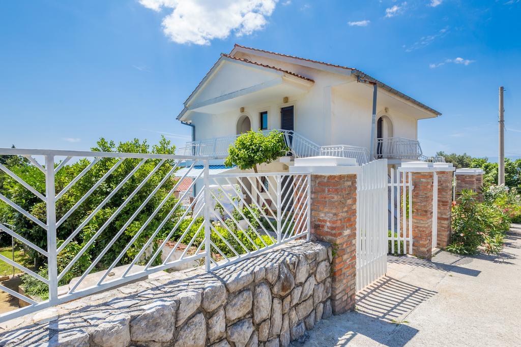 Ava Apartments Omišalj Buitenkant foto