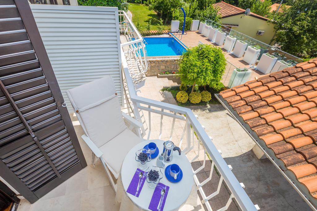Ava Apartments Omišalj Buitenkant foto