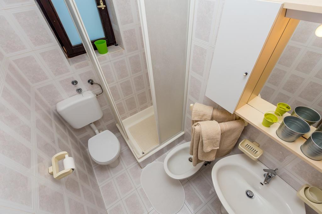 Ava Apartments Omišalj Buitenkant foto