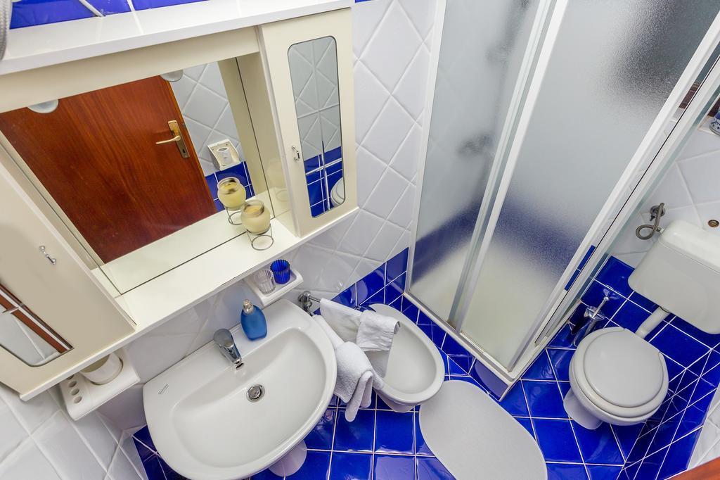 Ava Apartments Omišalj Buitenkant foto