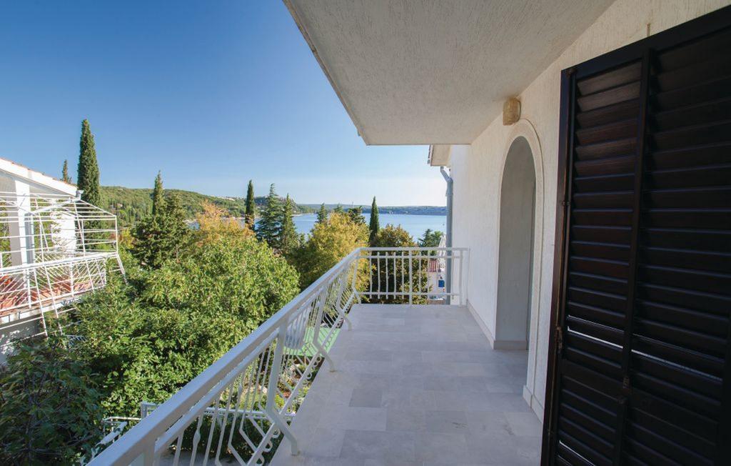 Ava Apartments Omišalj Buitenkant foto